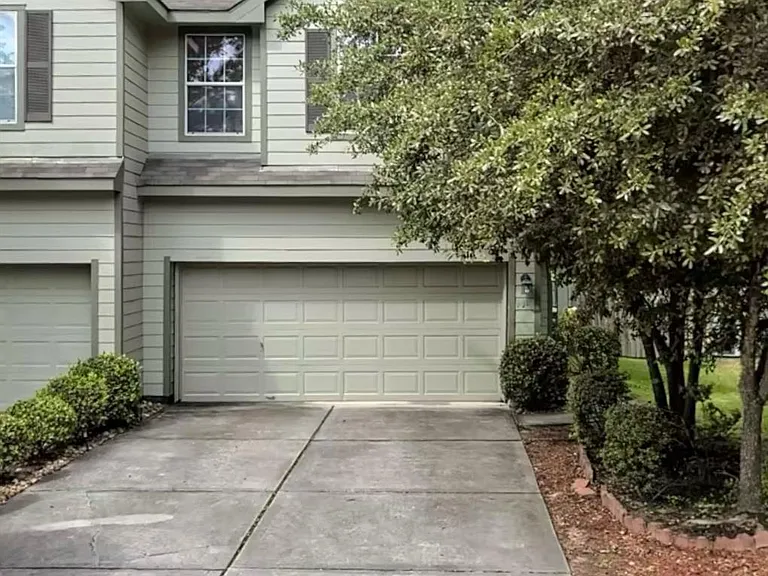 191 N Burberry Park Cir — Photo 2
