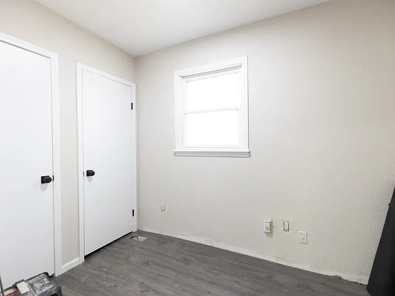 2717 Webster Ave — Photo 9
