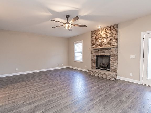 4th image of 365 Goodman Dr