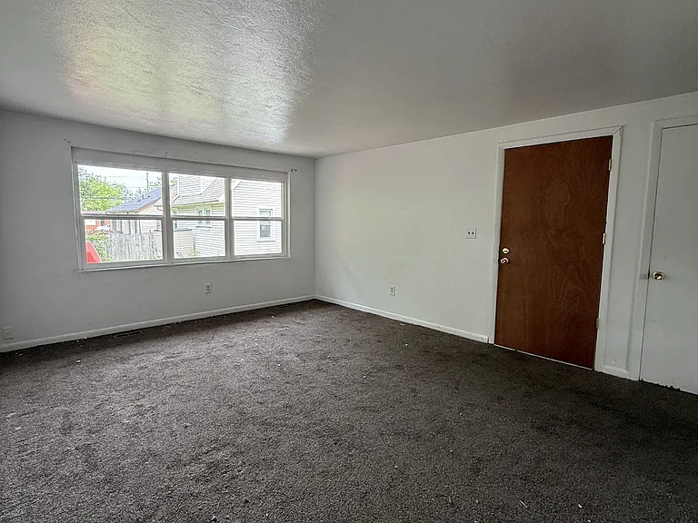 100-102 W Lindberg Dr — Photo 12