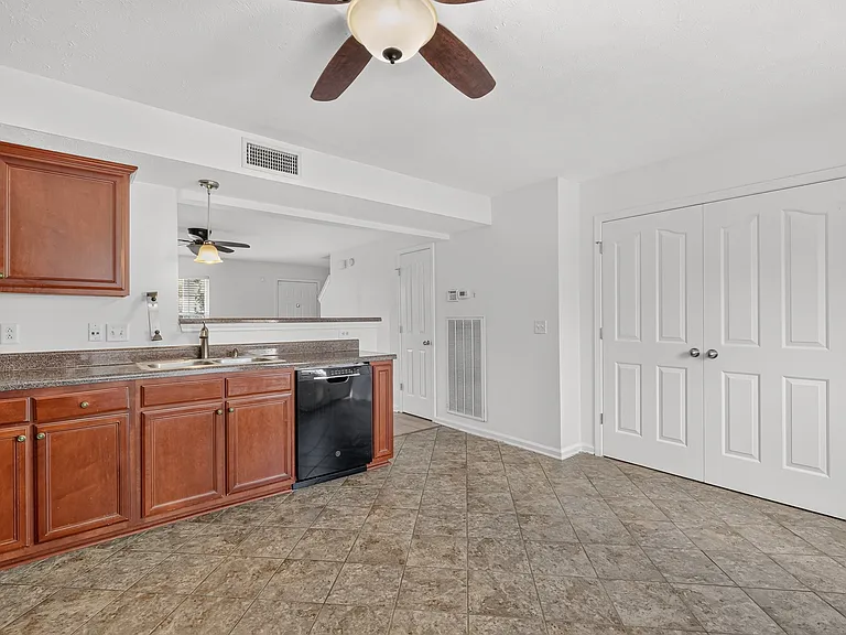 407 Arapaho Dr — Photo 15