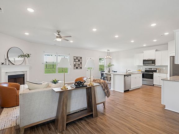 2nd image of 3278 Holiday Ln