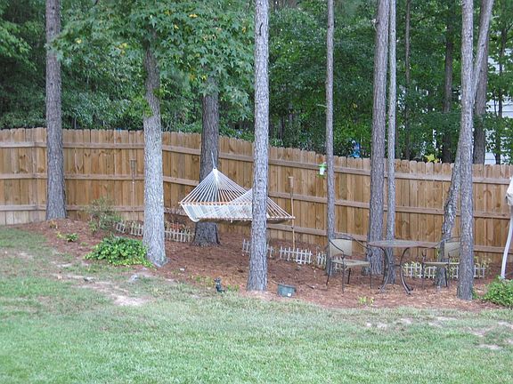 Perfect yard for entertaining.
