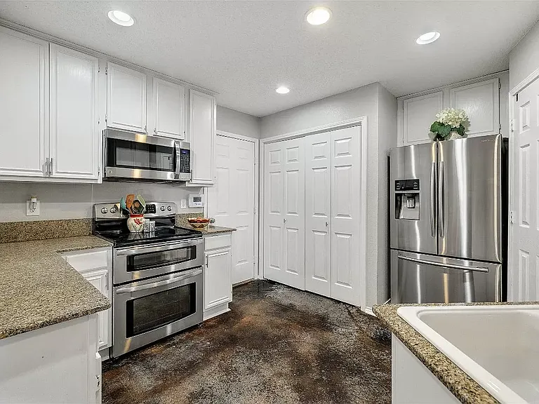 2956 S Bend Dr — Photo 19