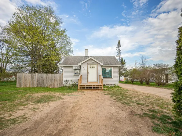 505 S Cherry St, Kalkaska, MI 49646