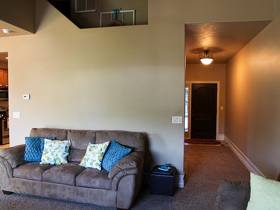 3rd image of 1536 W Lanceleaf Ln