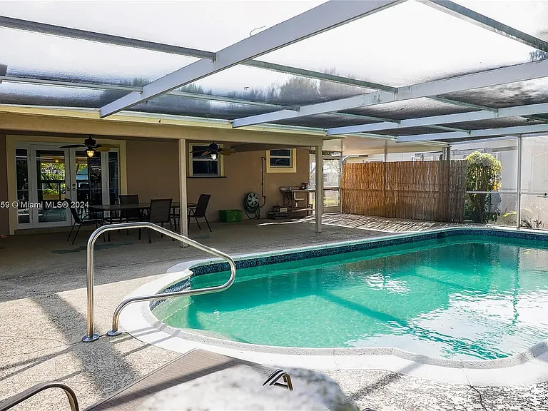 4205 McKinley St — Photo 24