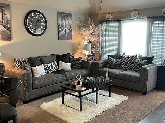2nd image of 206 Wild Flower Ct