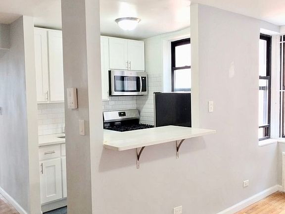 3rd image of 222 E 17th St APT 5C