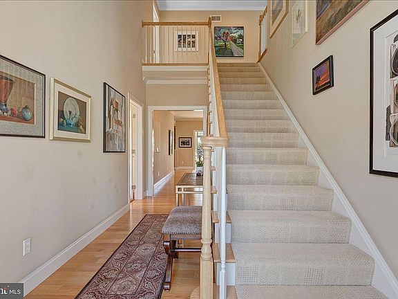 5th image of 101 Baneberry Ln