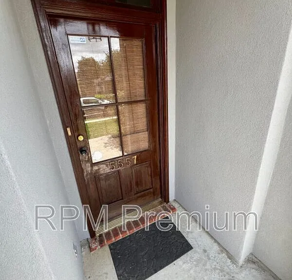 5557 Arialo Dr — Photo 4