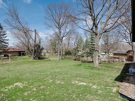5th image of 2528 Woodland Dr