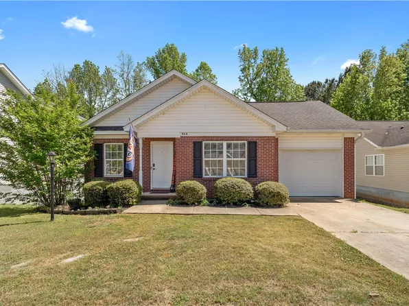944 Sandstone Ln, Auburn, AL 36830