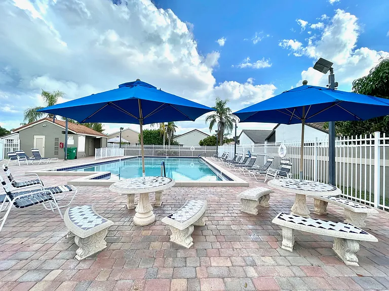 5851 Bristol Ln — Photo 16