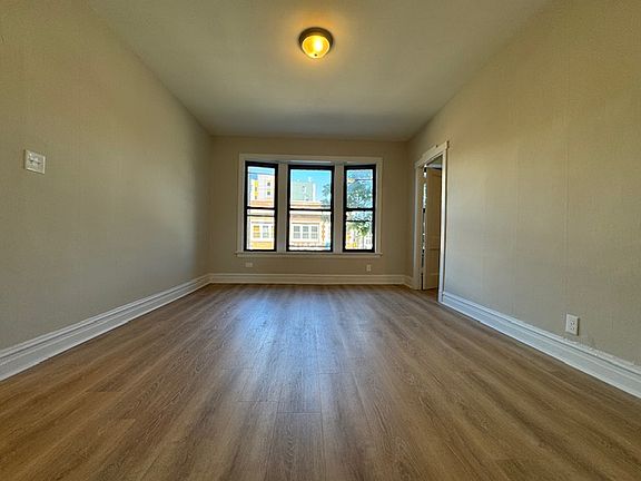 4th image of 2640 N Milwaukee Ave #2