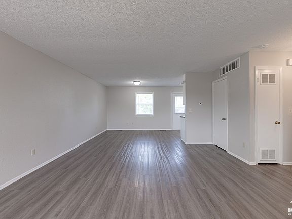5th image of 3043 S Brandywine St