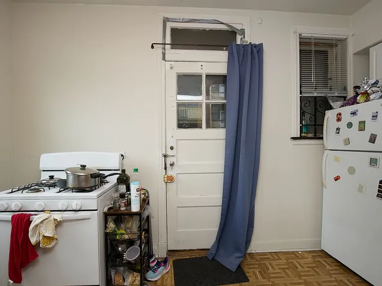 312 Lee St #2 — Photo 4