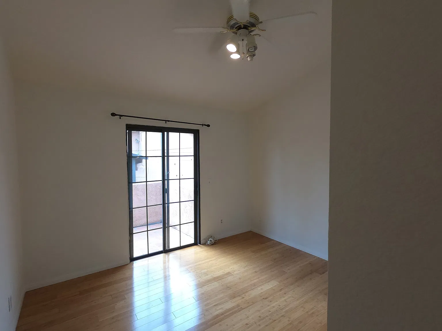 3 bed, 1100 sqft, $5,000 — Photo 4