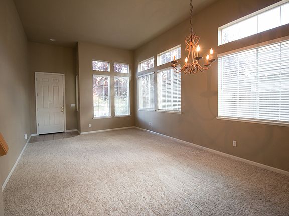 3rd image of 109 Robinson Ct