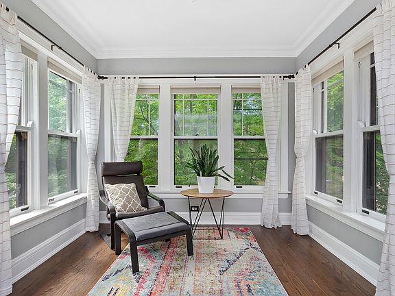 3rd image of 1412 W Elmdale Ave #3E