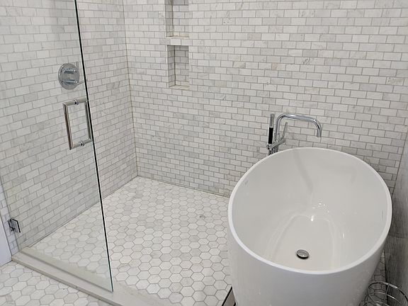 5th image of 2737 Asbury Ave
