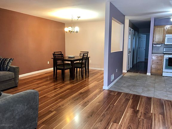 5th image of 34 Jennifer Pl #A