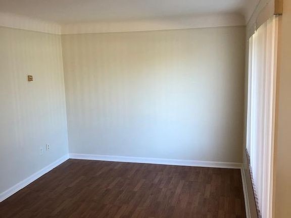 4th image of 1830 N Main St APT 7