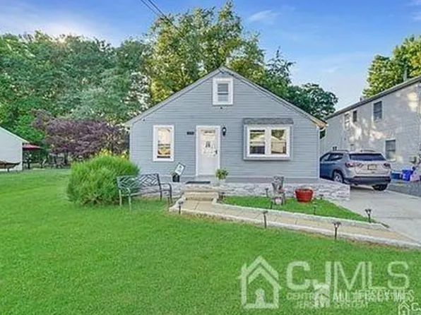 1735 Holly Rd, North Brunswick, NJ 08902