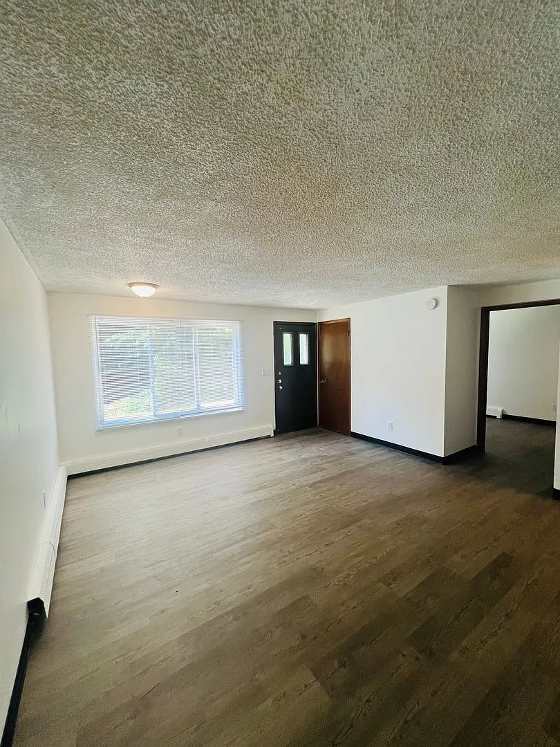 203 River St-Martin Apts — Photo 4