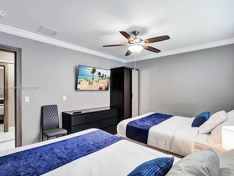 1301 Rodman St — Photo 17