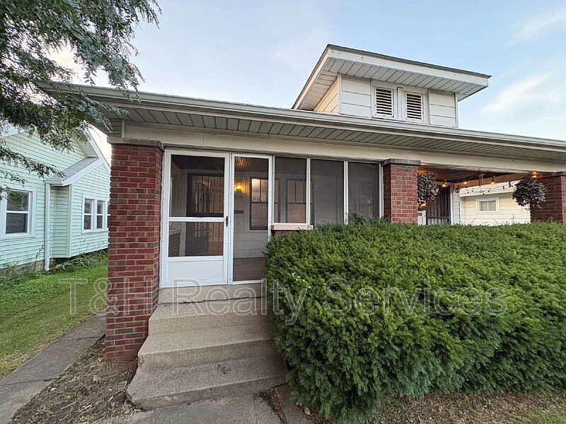 1st image of 4814 E 10th St