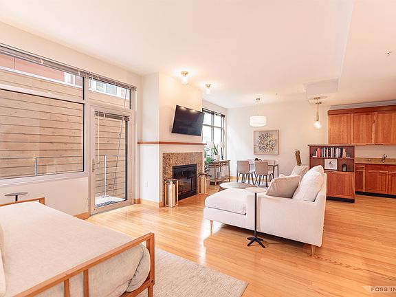 4th image of 309 W Washington Ave Unit 314
