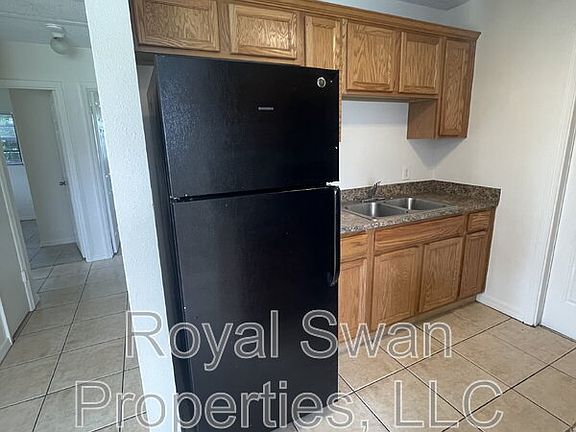 4th image of 1222 Woodland Ave