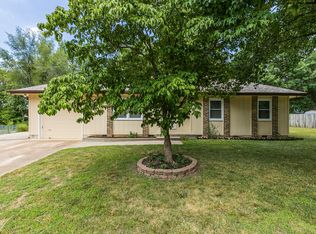 1221 S Martin St, Bolivar, MO 65613