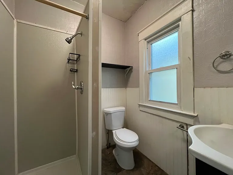 1526 E Corrington Ave — Photo 6