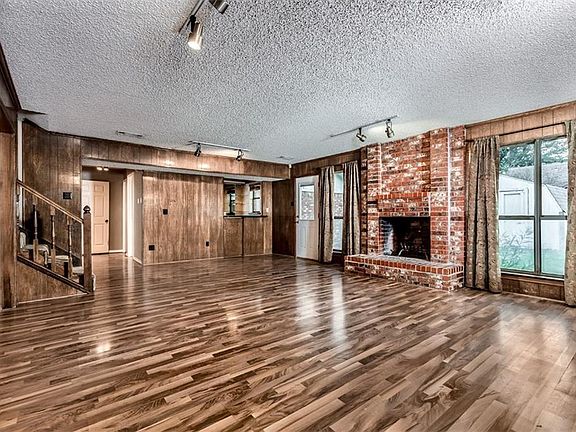3rd image of 2933 Apple Valley Dr