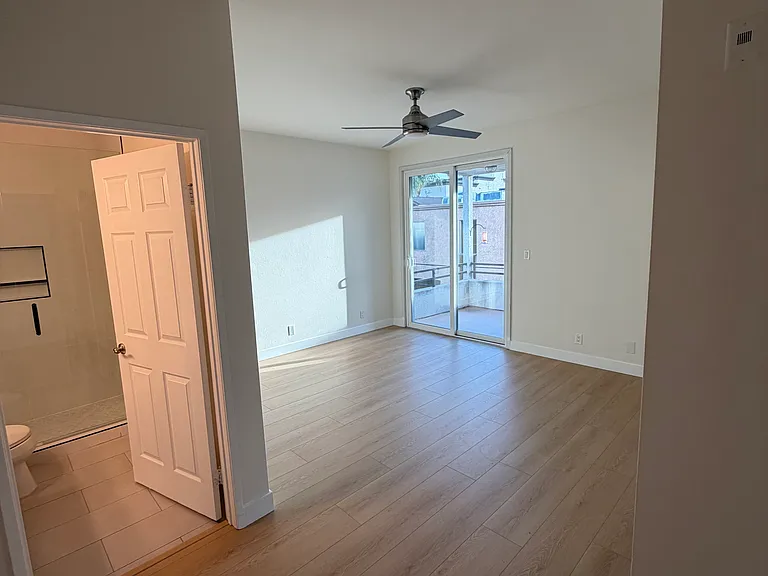 4741 Radford Ave #203 — Photo 38