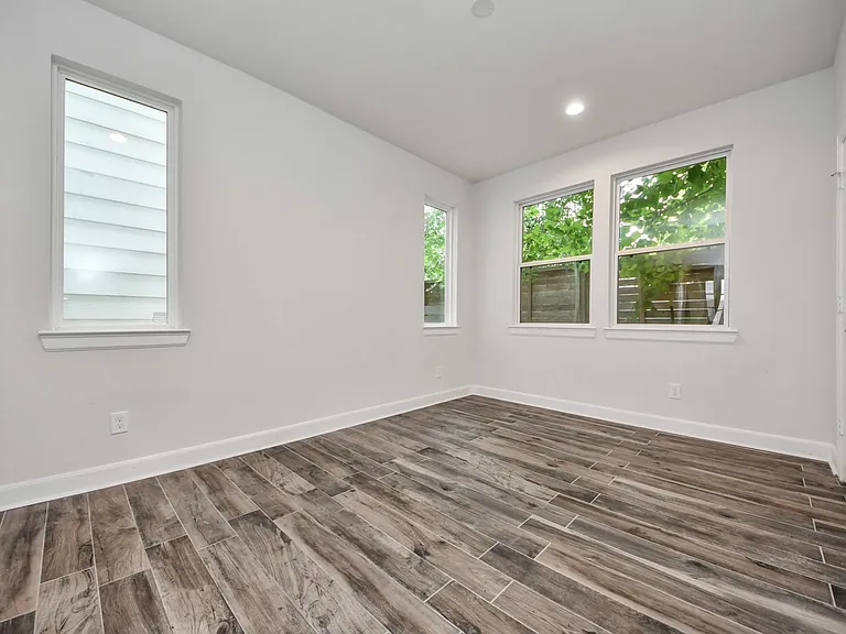 9577 Neuens Rd #B — Photo 6