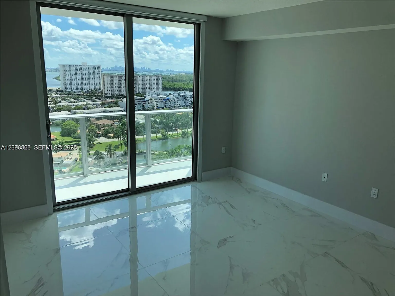 Parque Towers Condo — Photo 4