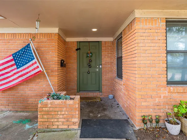 2428 9th St N, Texas City, TX 77590