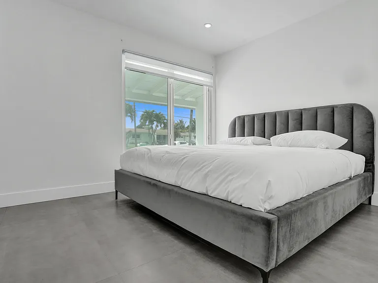 4480 SW 34th Dr — Photo 6