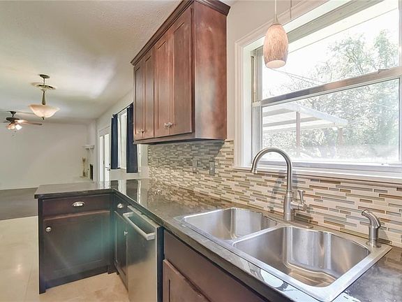 4th image of 8009 Ferndale Dr