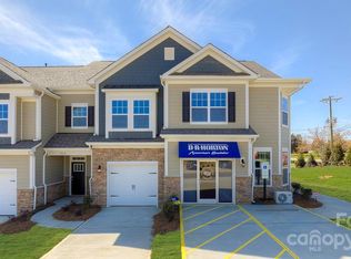 52 Ravens Rdg, Hendersonville, NC 28792