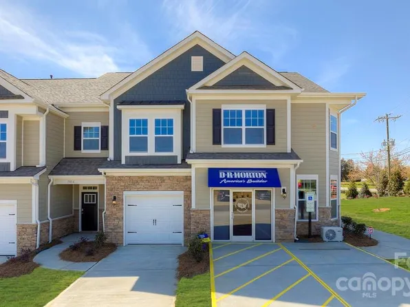 52 Ravens Rdg, Hendersonville, NC 28792