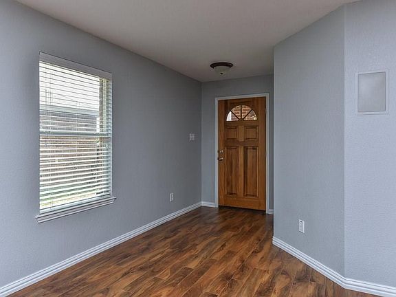 4th image of 516 Jennifer Dr