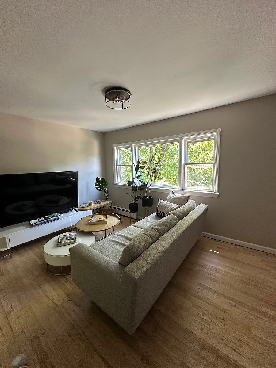 Building Photo - 546 4th Ave #B