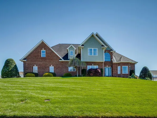 408 Arrowhead Dr, Kingsport, TN 37664