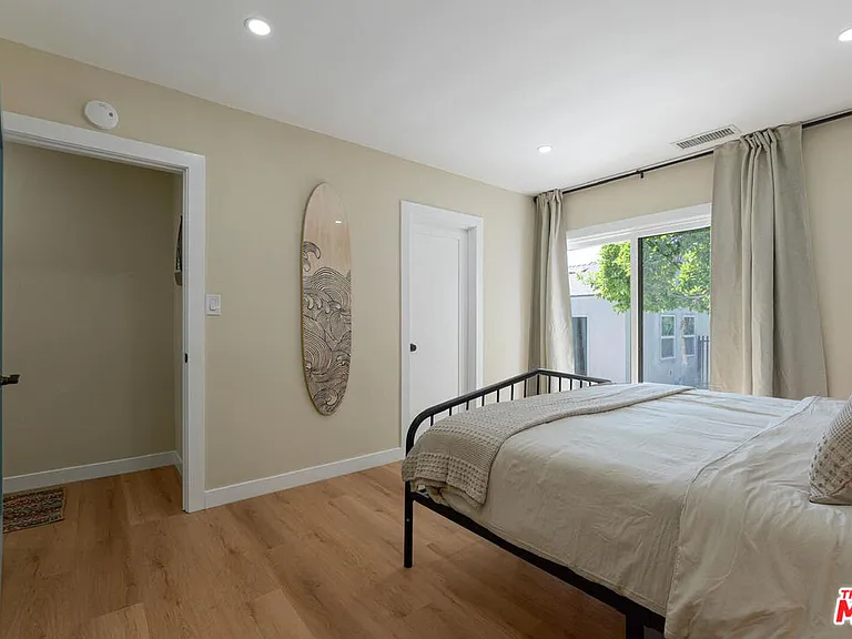 4147 Marcasel Ave — Photo 29