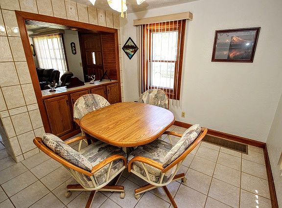 5th image of 729 Merrill Ave