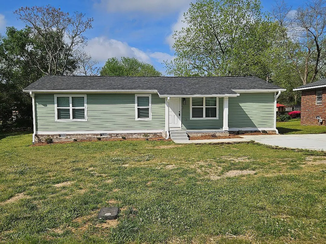 4 bed, 1400 sqft, $1,700 — Photo 1